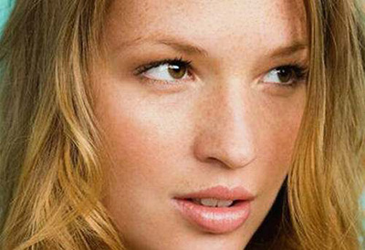 產后女人呈現黃褐斑該咋辦