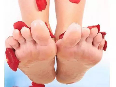 灰指甲究竟是怎么引起的