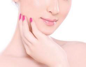 有灰指甲癥狀,不及時醫(yī)治損害較大