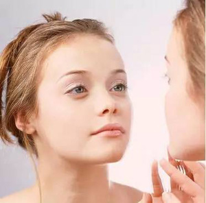 青春痘造成哪些傷害