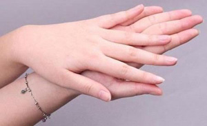 什么原因造成了灰指甲